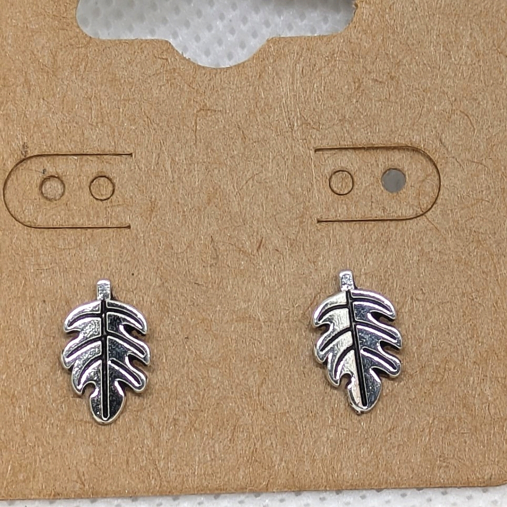 New Small Silver Tone Leaf Stud Earrings 1/2" Cabincore Cottagecore Nature